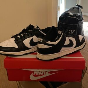 NIKE BLACK AND WHITE PANDA DUNK